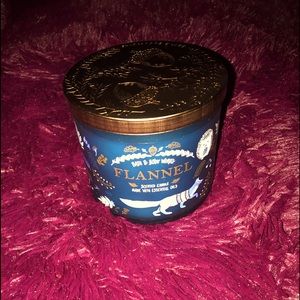 BATH & BODY WORKS FLANNEL CANDLE WITH DECORATIVE LID